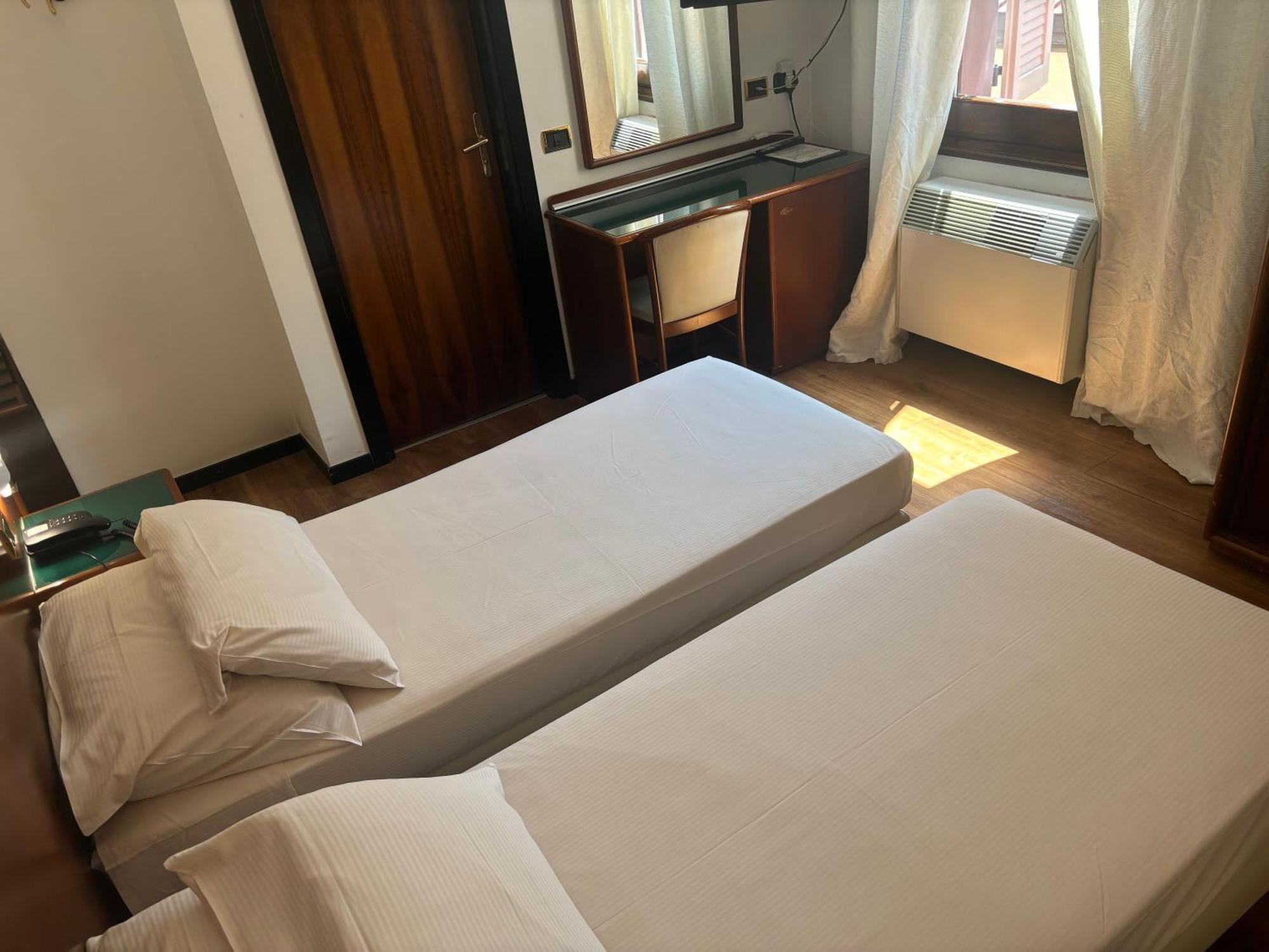Hotel Daunia Modena Værelse billede